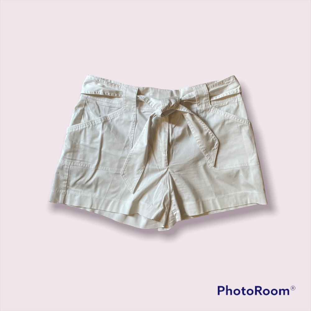 White House Black Market NWT Curvy White Shorts SZ 12